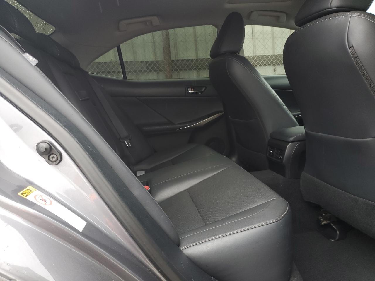 2016 Lexus IS - Image 10