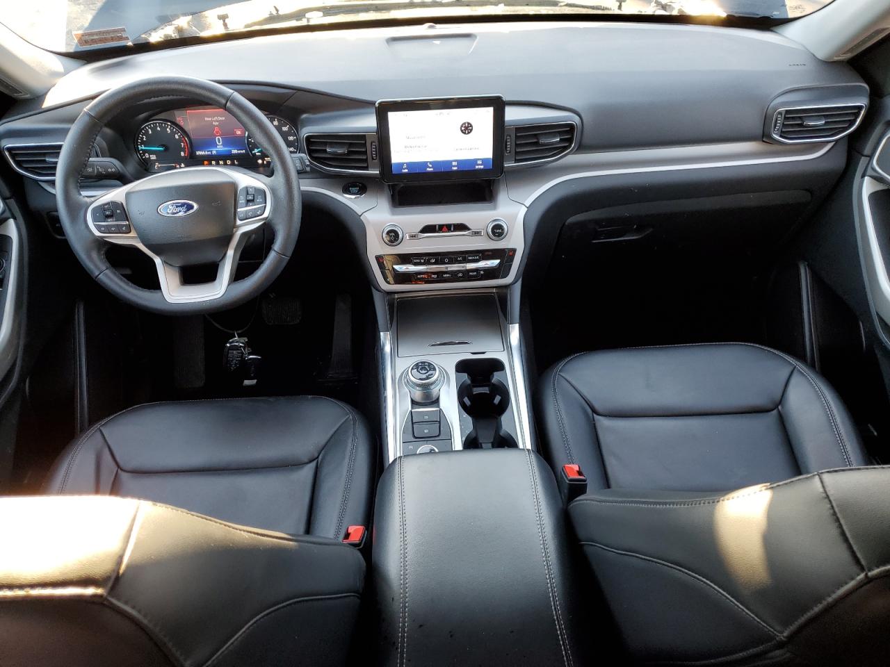 2023 Ford Explorer - Image 8