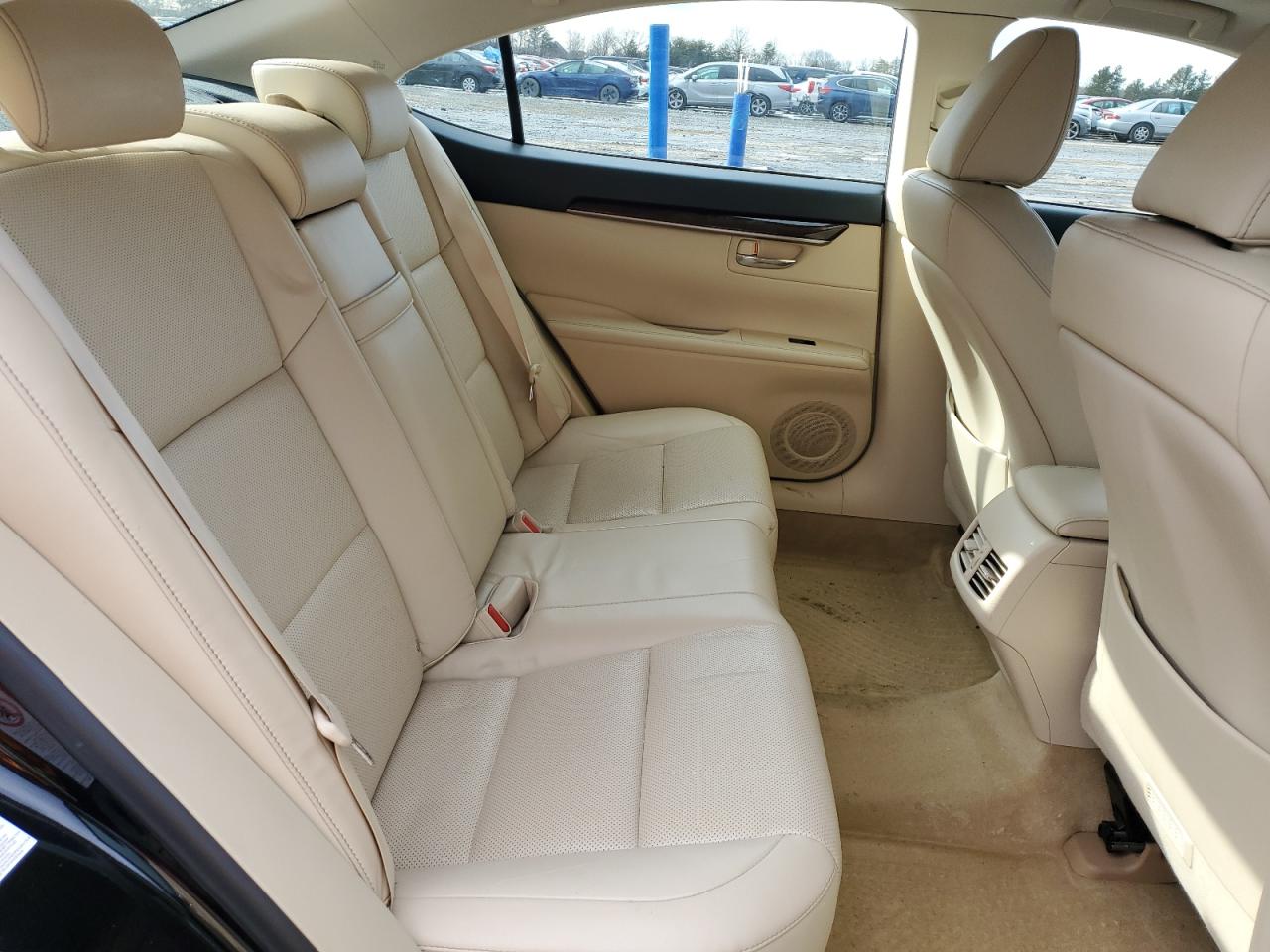 2015 Lexus ES - Image 10