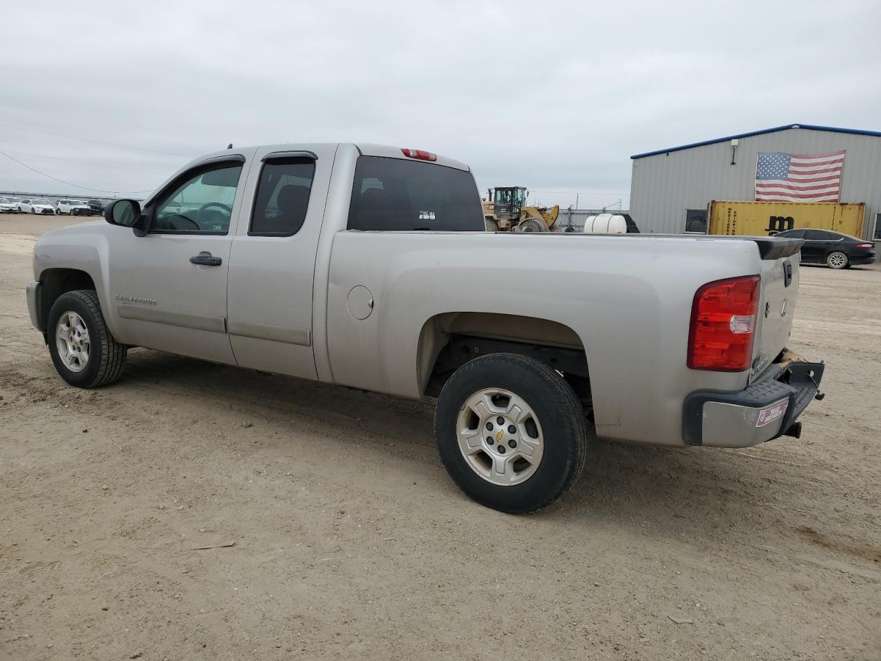 2008 Chevrolet Silverado - Image 2