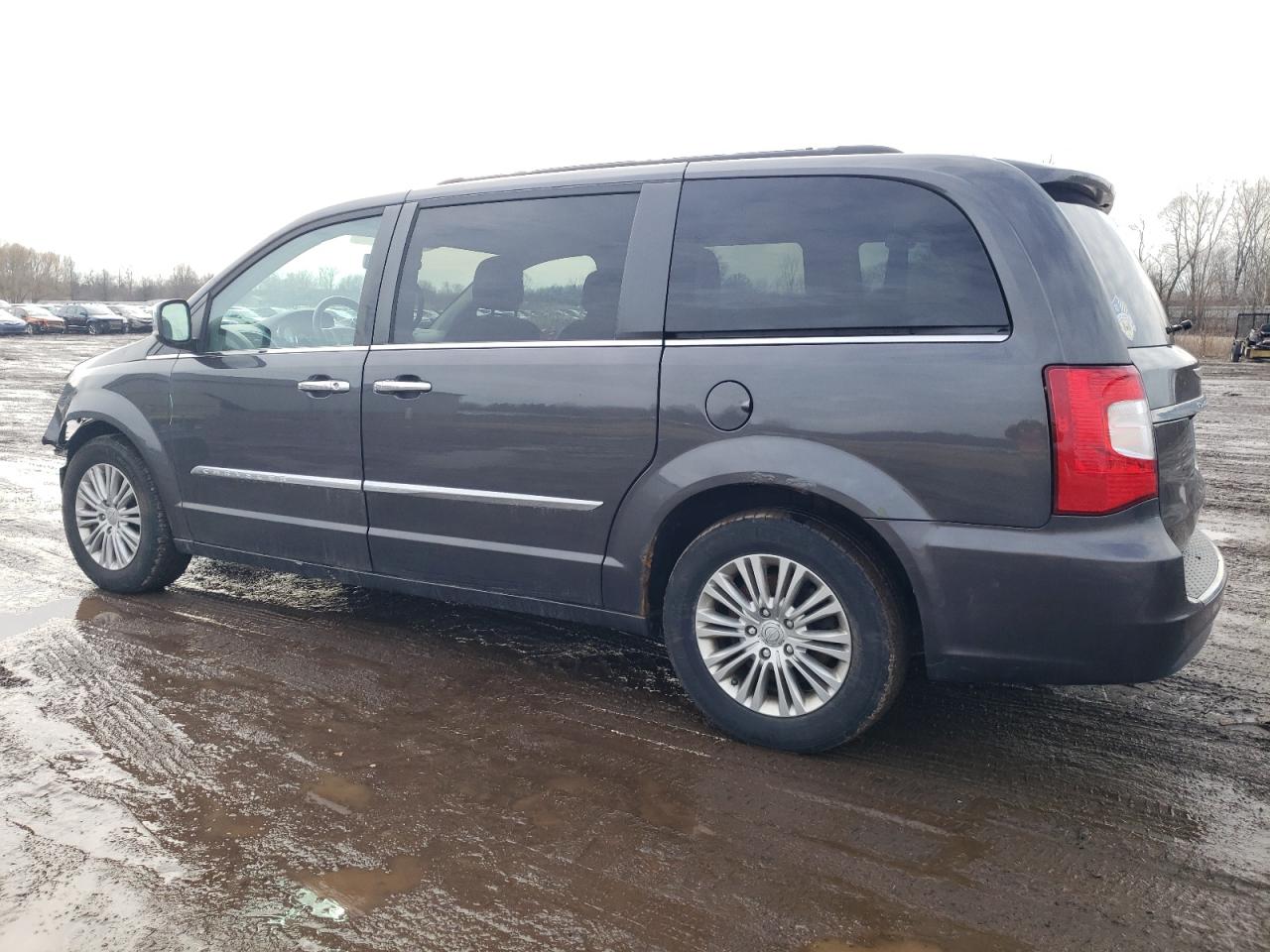 2015 Chrysler Town & Country - Image 2