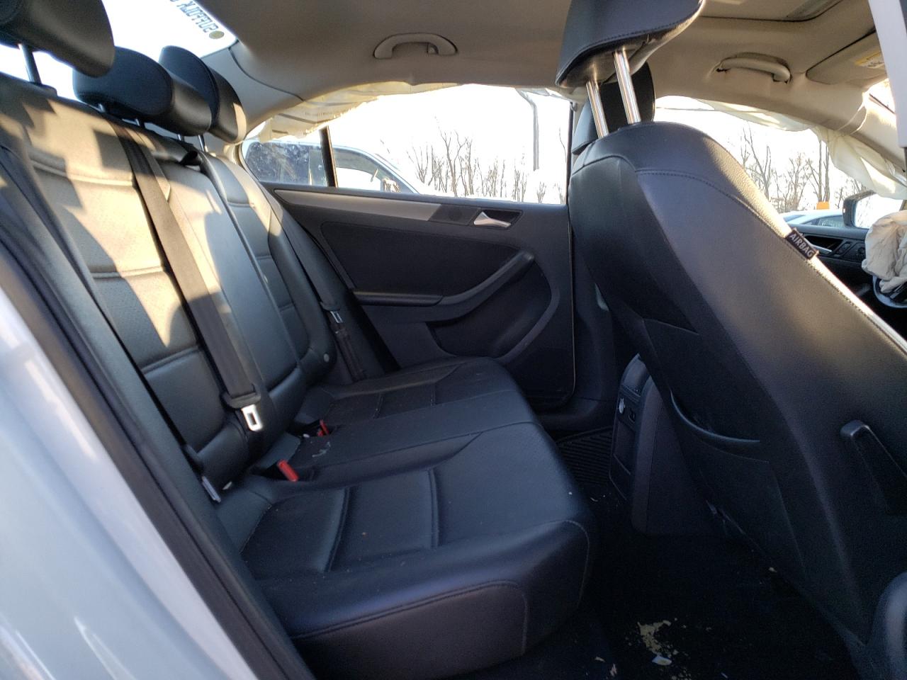 2014 Volkswagen Jetta - Image 10