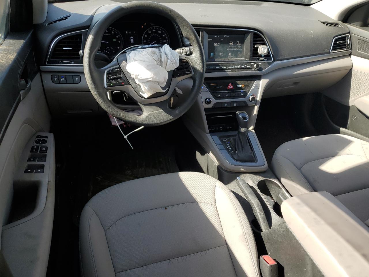 2018 Hyundai Elantra - Image 8