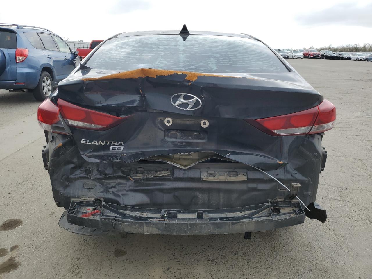 2017 Hyundai Elantra - Image 6
