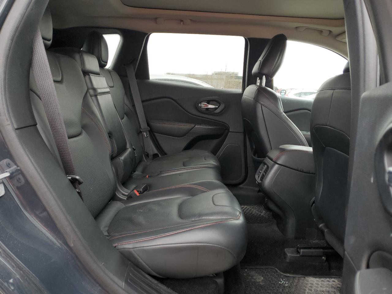 2016 Jeep Cherokee - Image 11