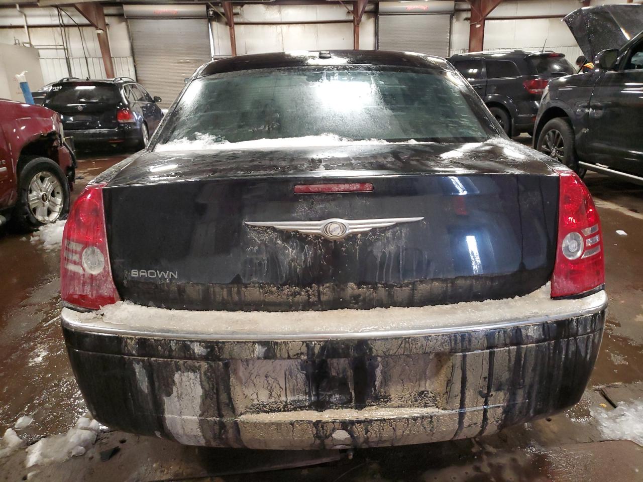 2010 Chrysler 300 - Image 6