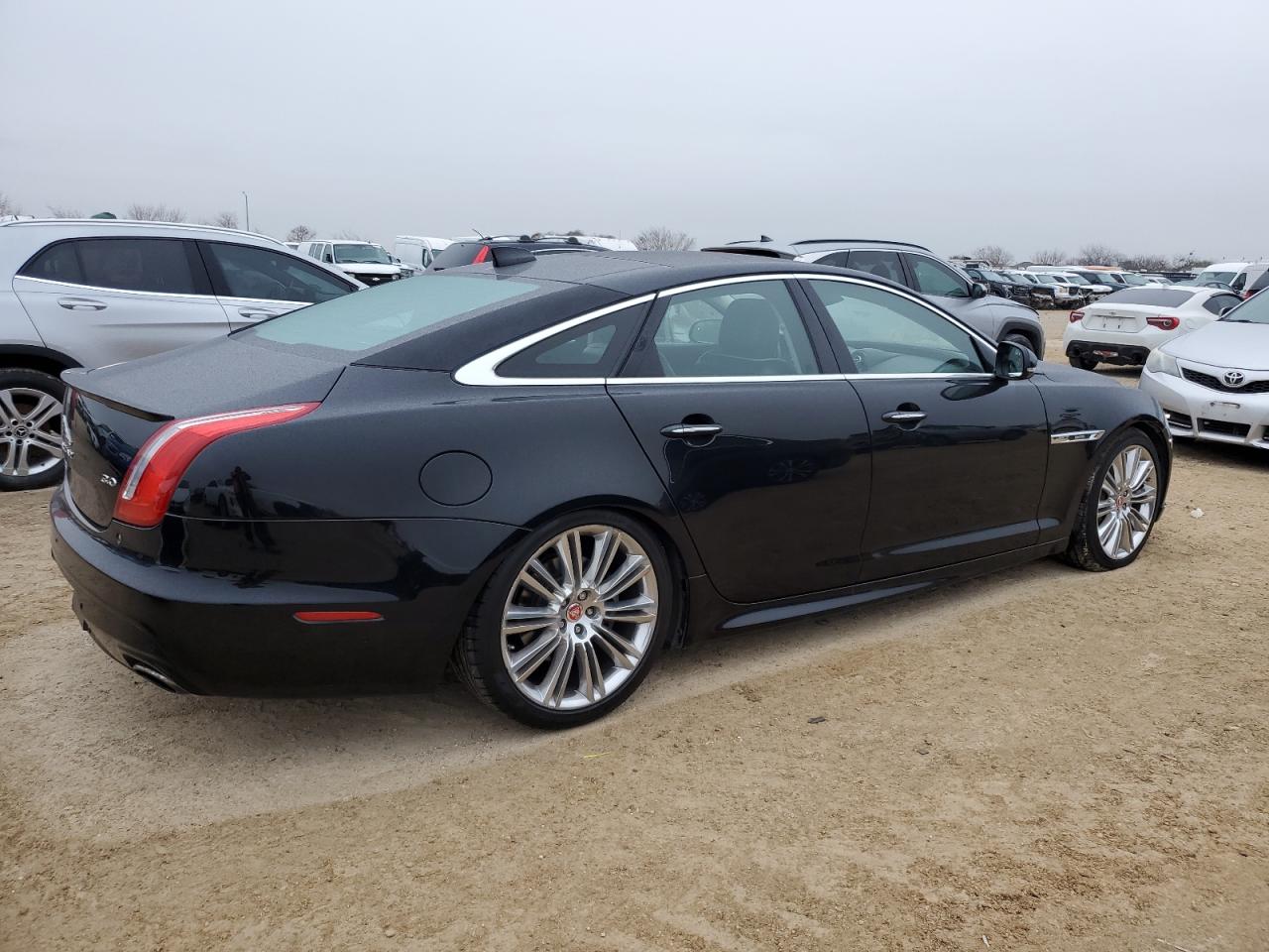 2017 Jaguar XJ - Image 3