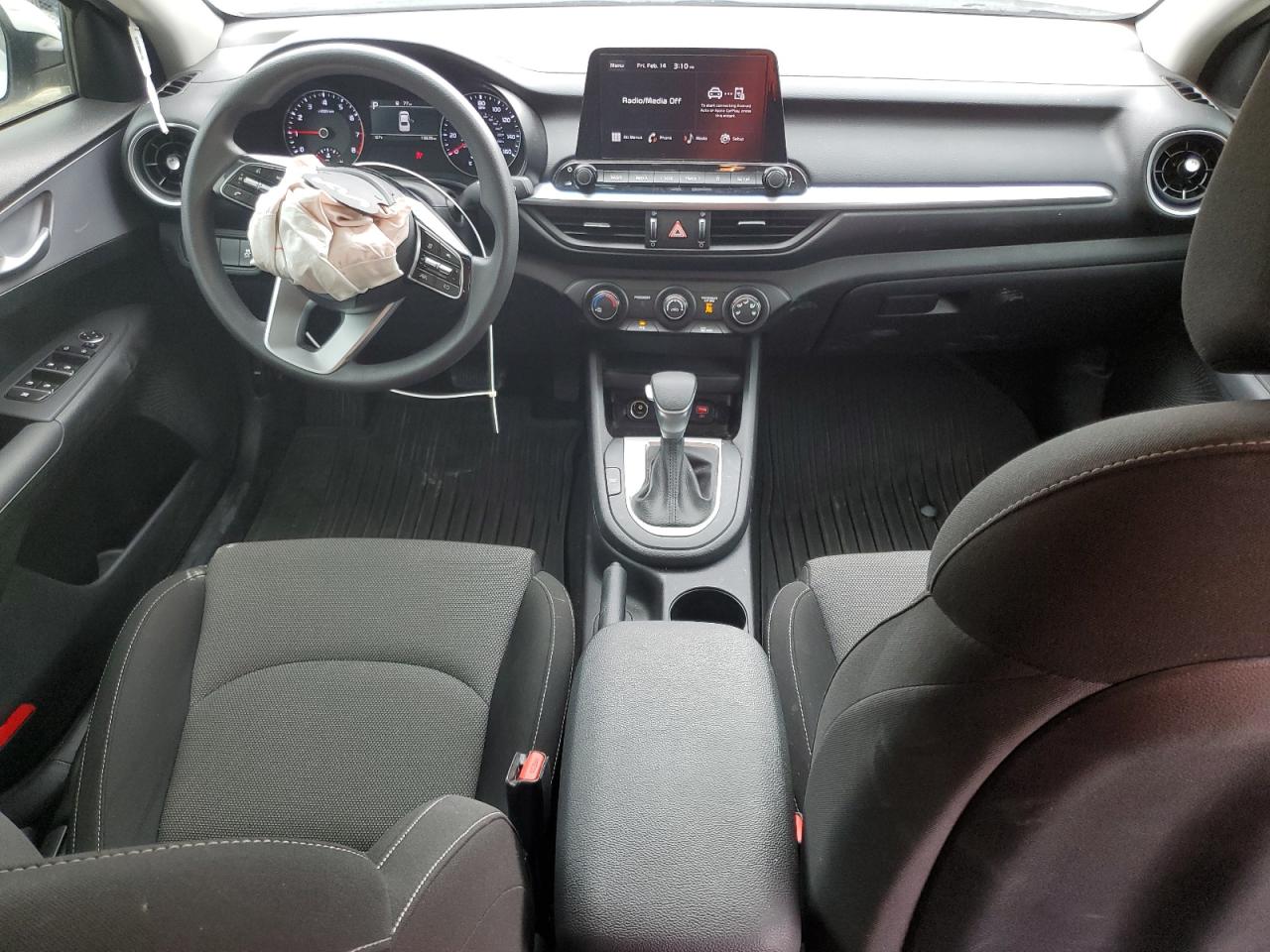 2024 Kia Forte - Image 8