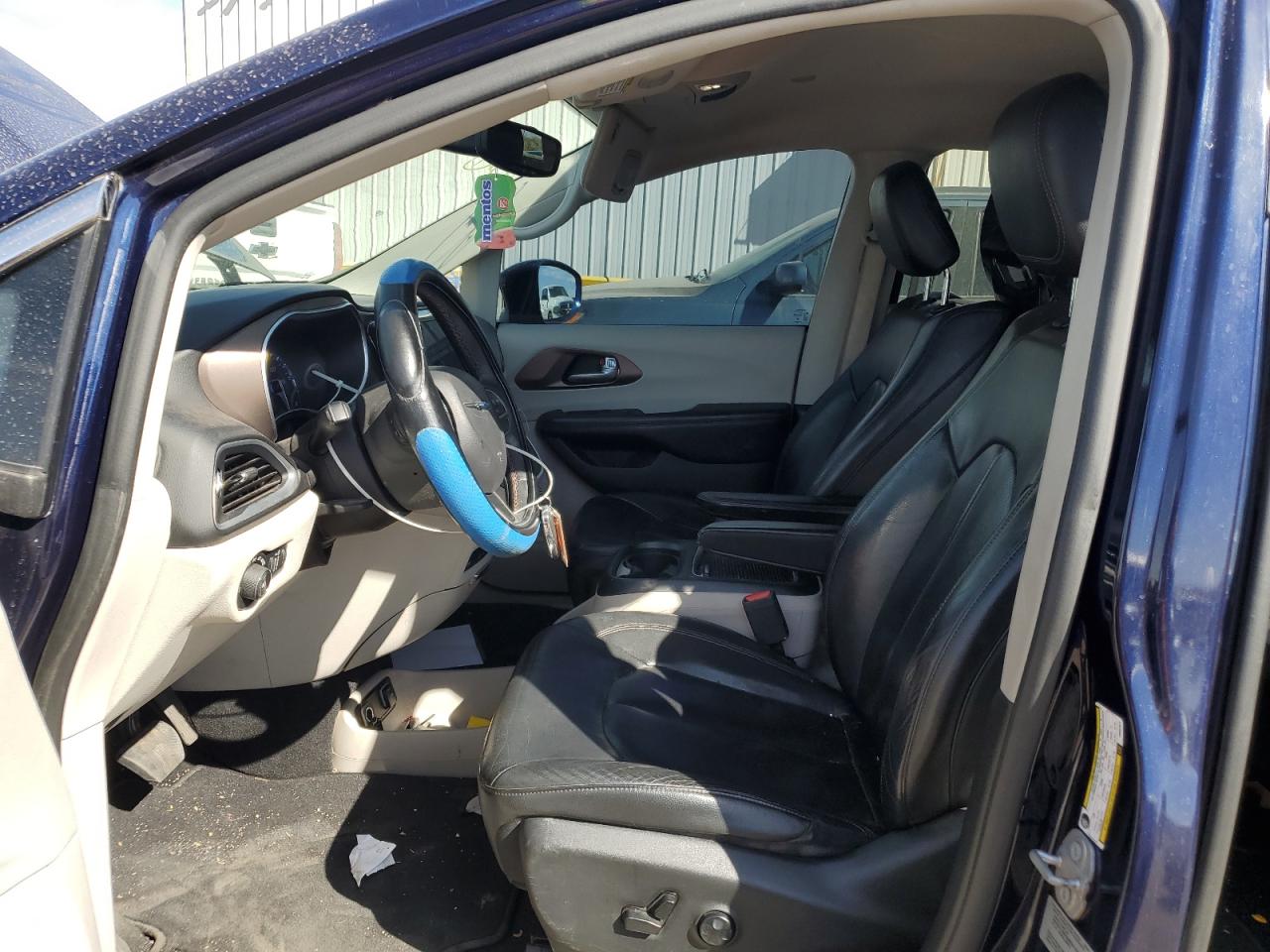 2017 Chrysler Pacifica - Image 7