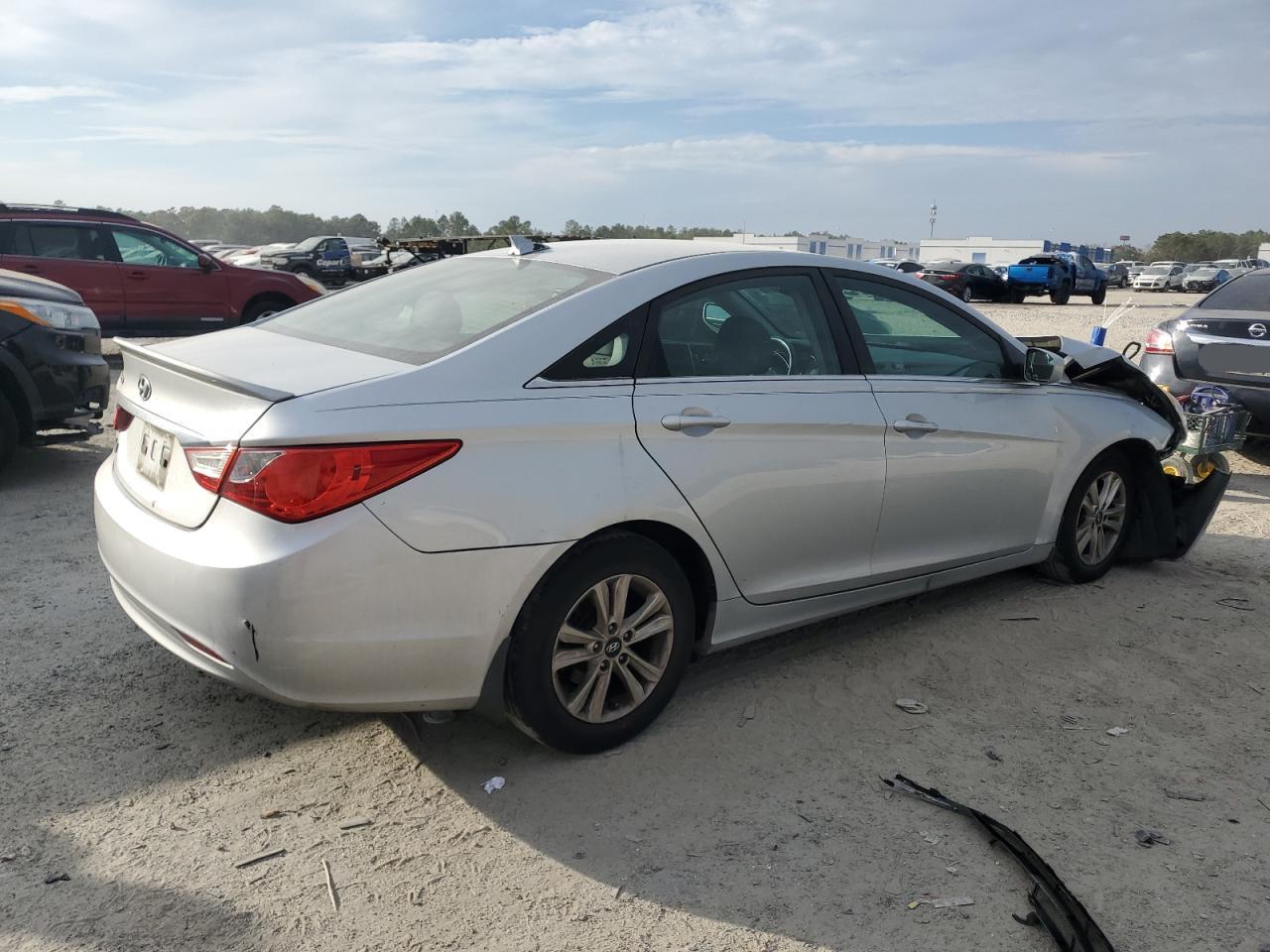2013 Hyundai Sonata - Image 3