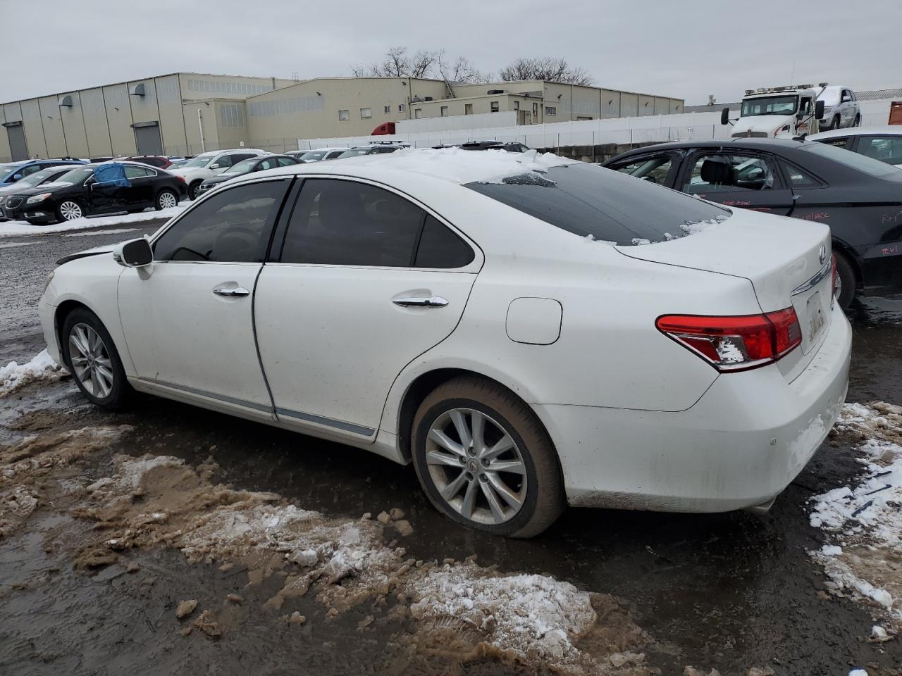 2011 Lexus ES - Image 2