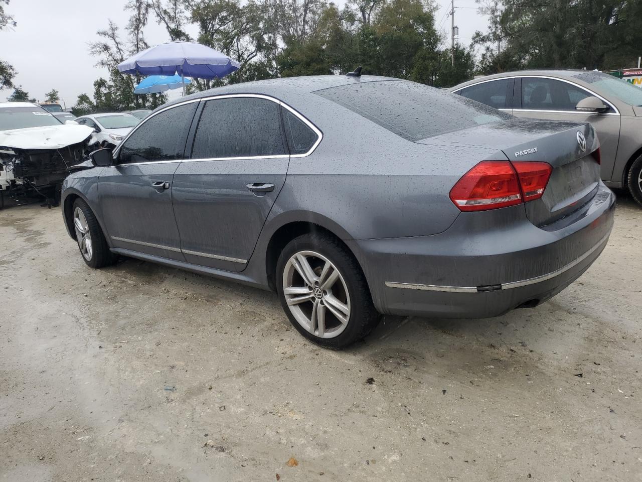 2015 Volkswagen Passat - Image 2