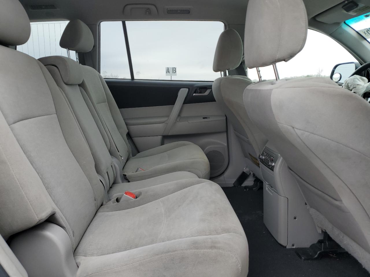 2012 Toyota Highlander - Image 11