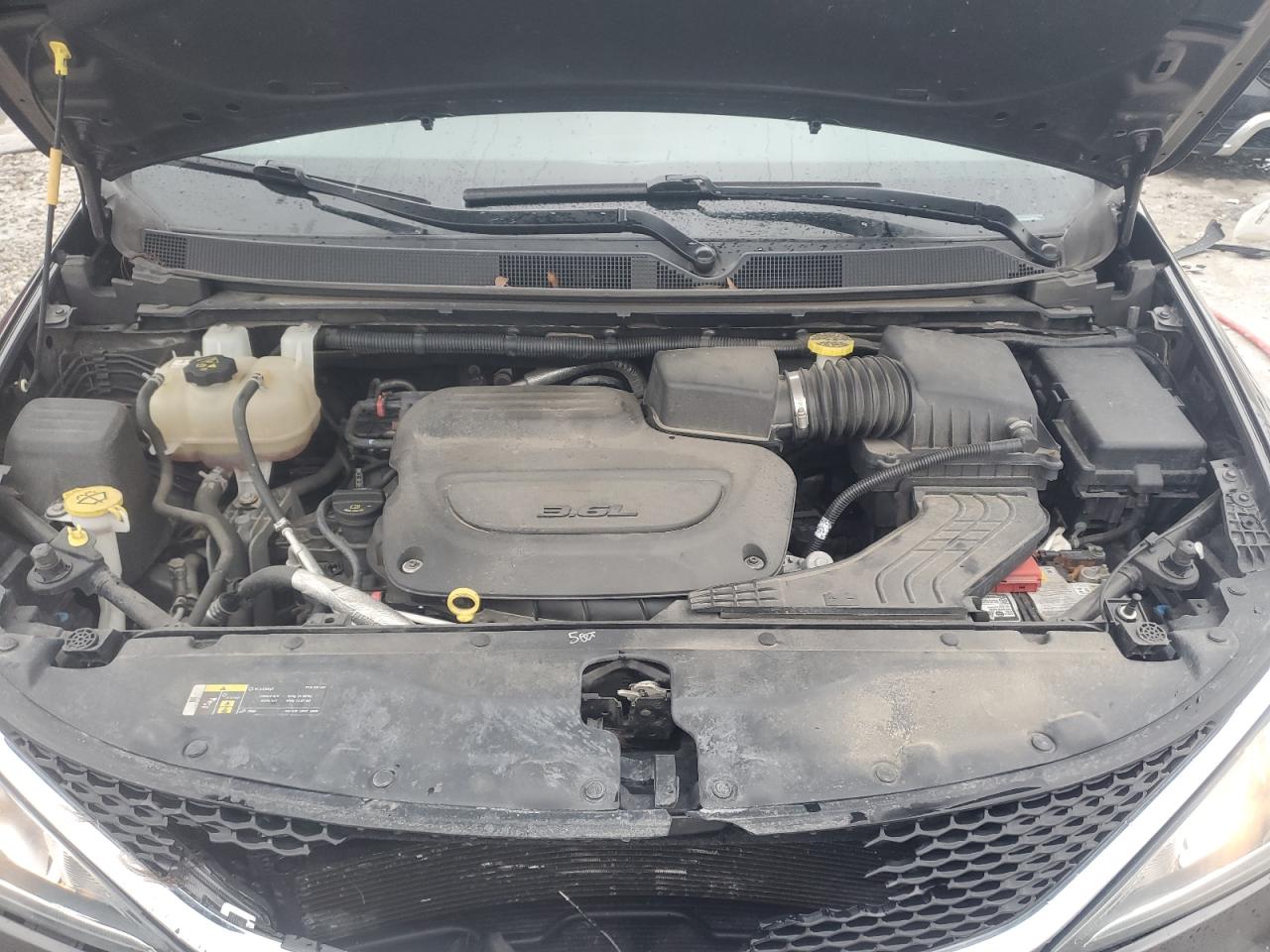 2019 Chrysler Pacifica - Image 12