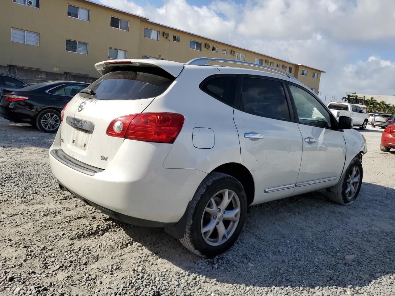 2011 Nissan Rogue - Image 3