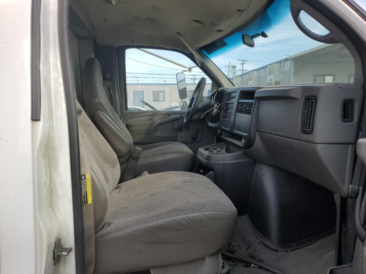 2005 Chevrolet Express G3500 VIN: 1GBJG31U851180918 Lot: 43943465