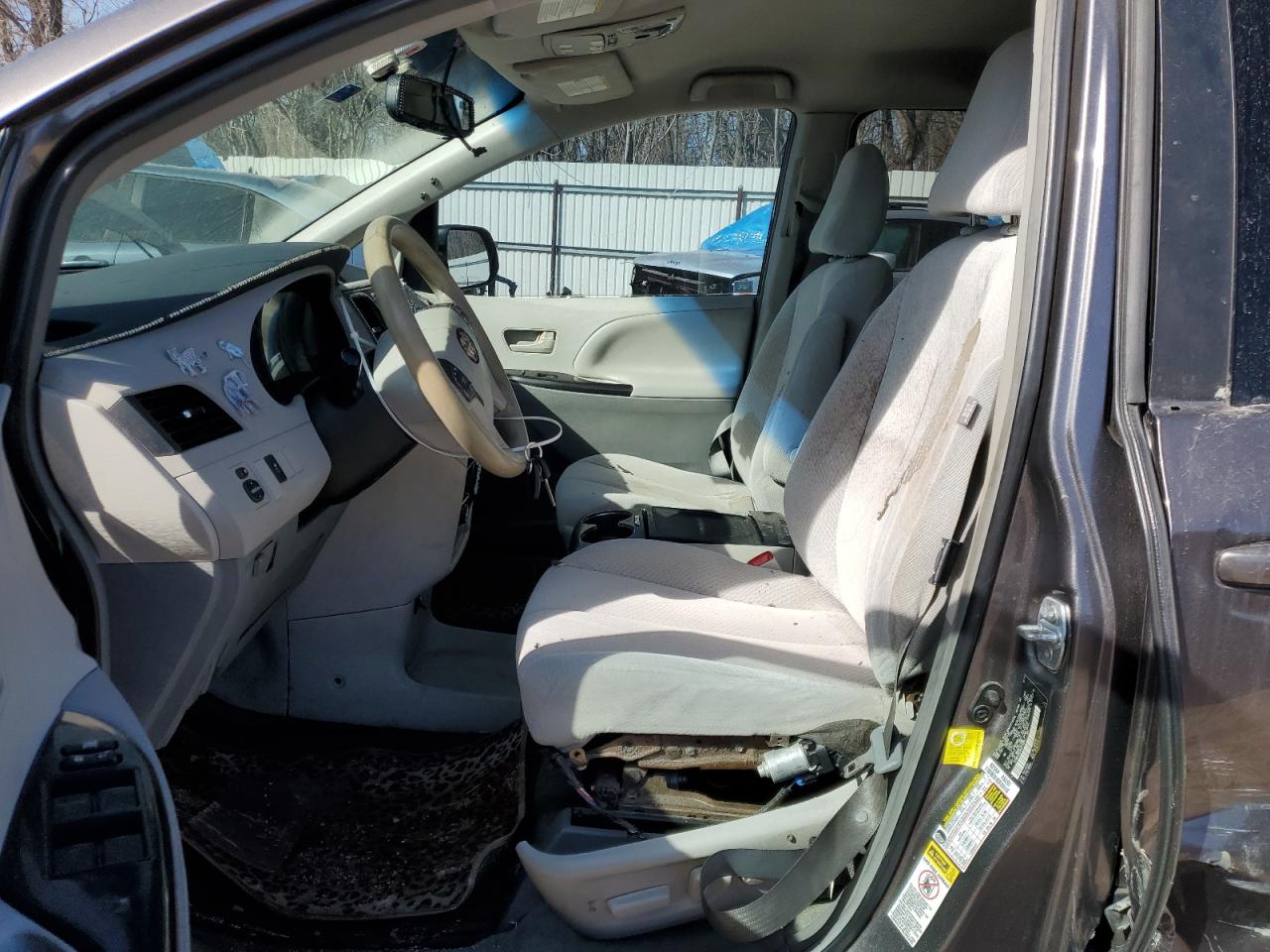 2012 Toyota Sienna - Image 7