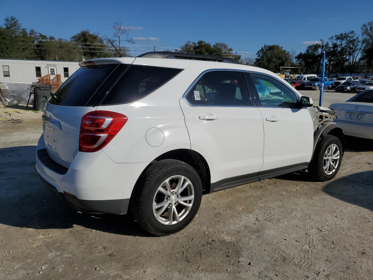 2017 Chevrolet Equinox - Image 3