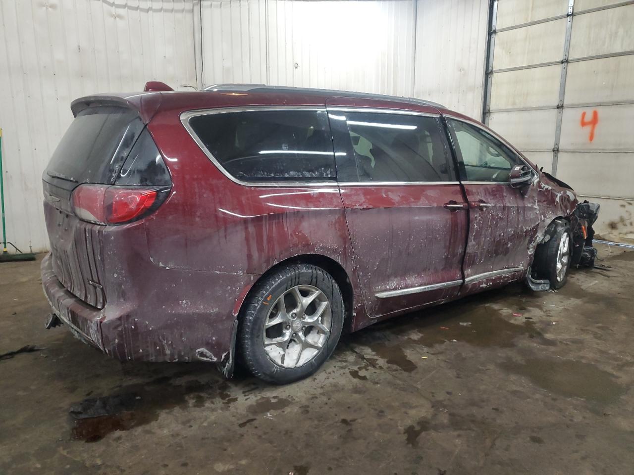 2017 Chrysler Pacifica - Image 3