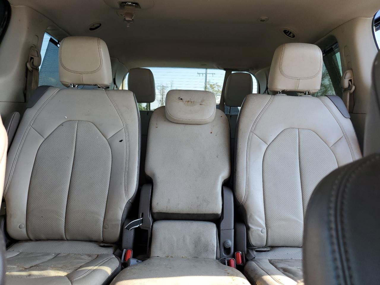 2018 Chrysler Pacifica - Image 10