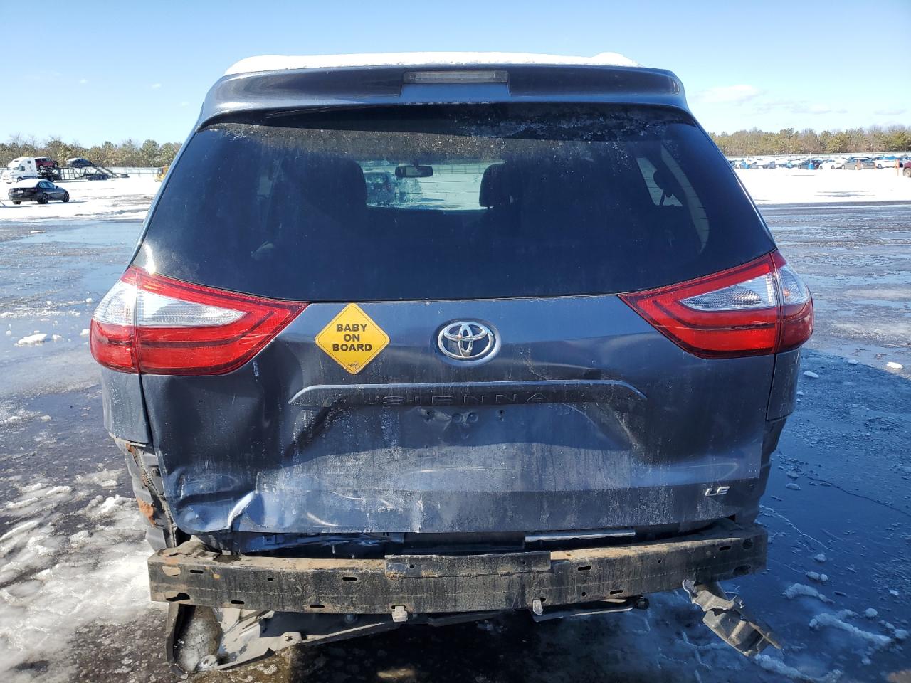 2015 Toyota Sienna - Image 6