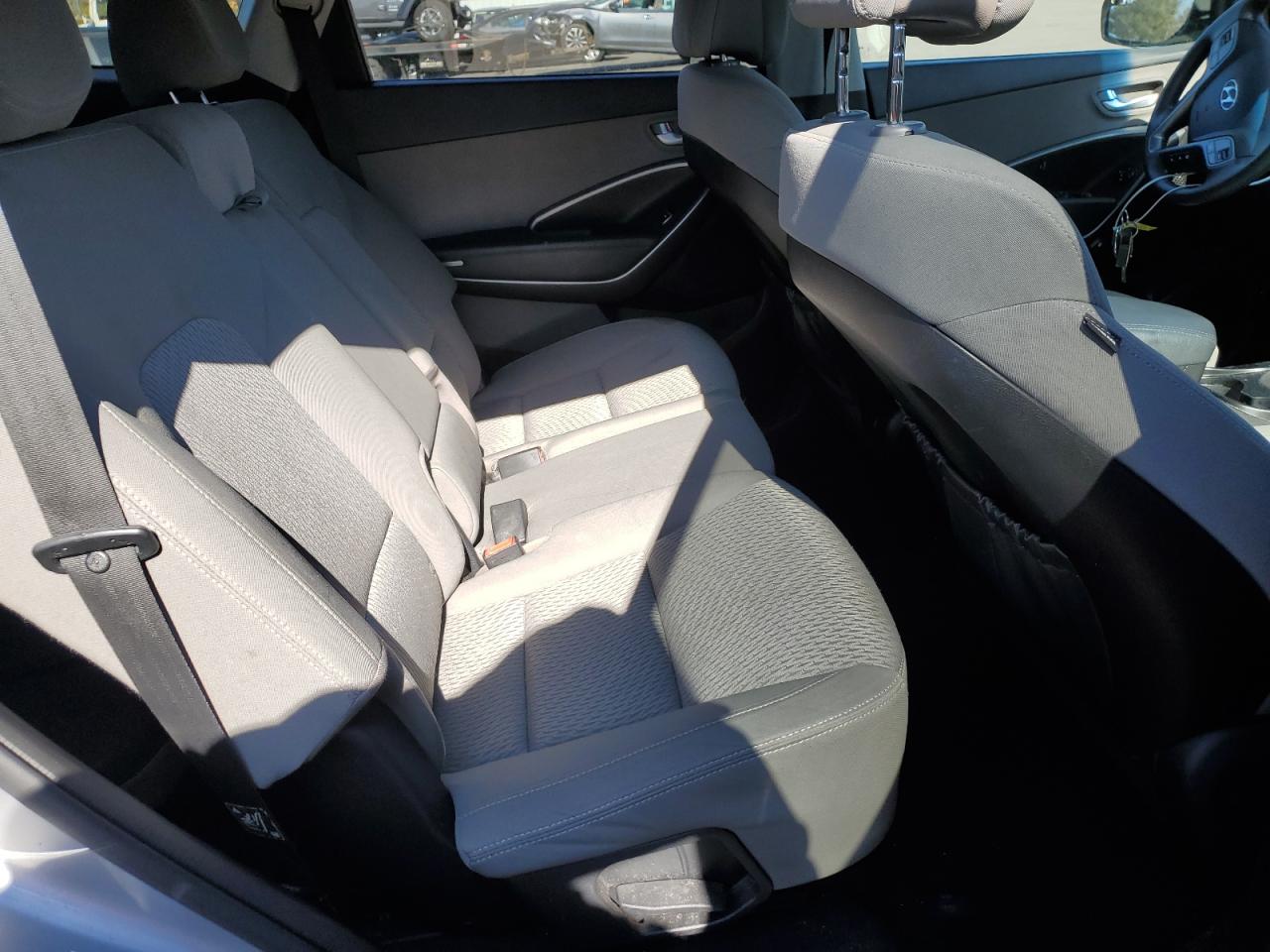 2016 Hyundai Santa Fe - Image 11