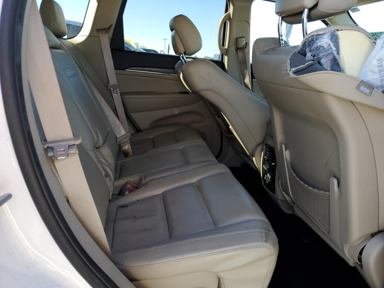 2016 Jeep Grand Cherokee - Image 11