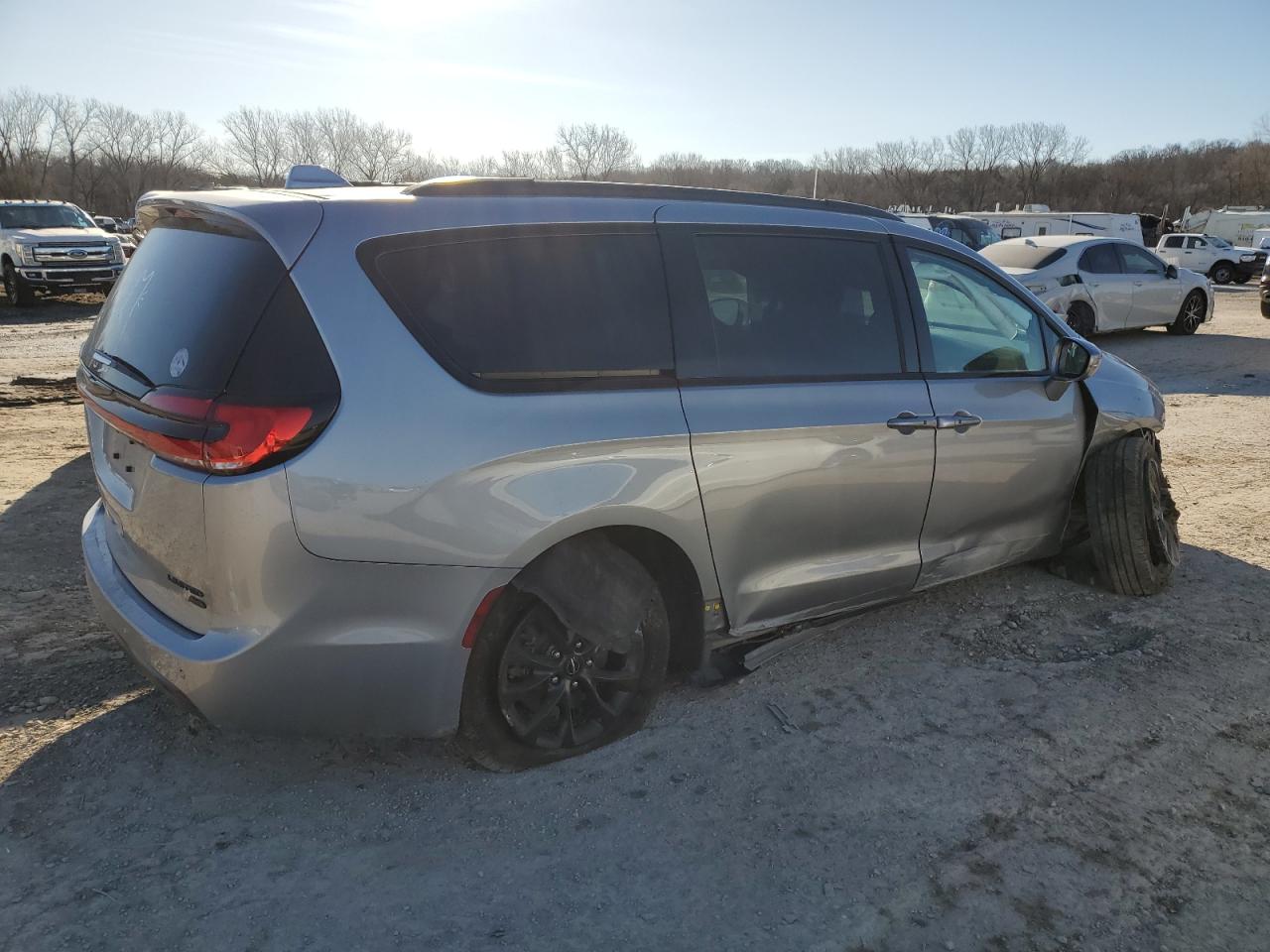 2021 Chrysler Pacifica - Image 3