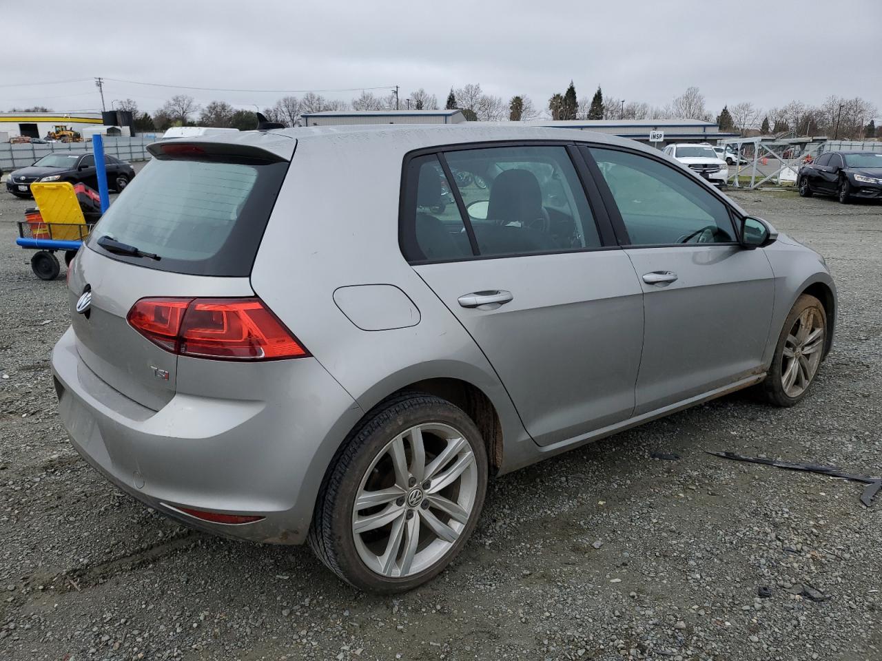 2017 Volkswagen Golf - Image 3