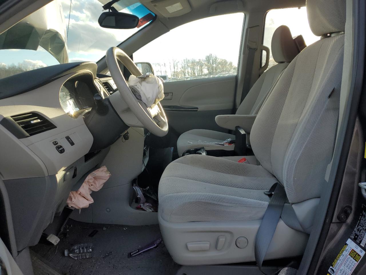 2011 Toyota Sienna - Image 7