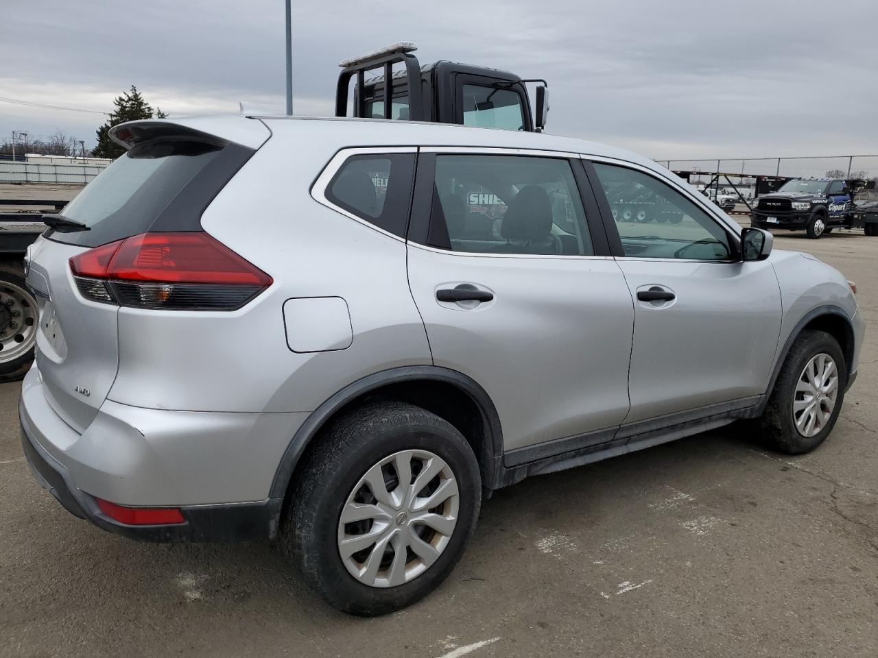 2018 Nissan Rogue - Image 3