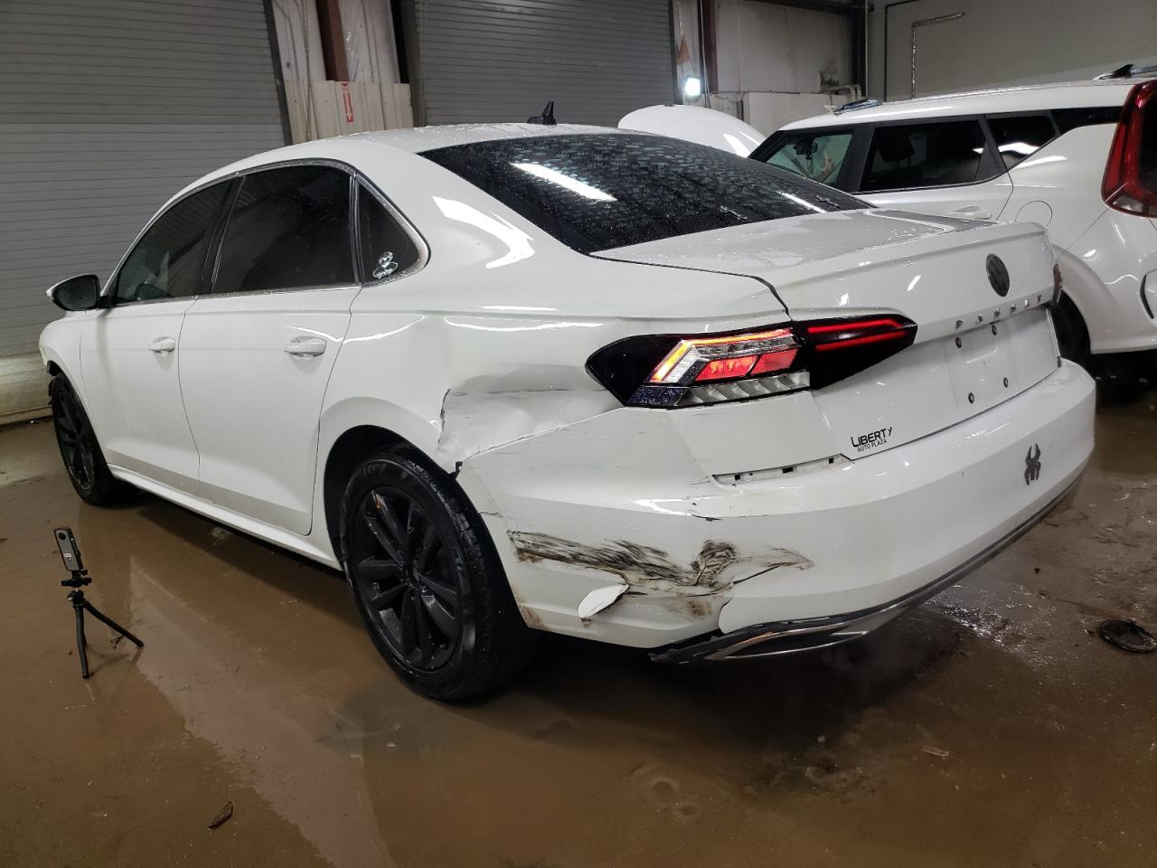2020 Volkswagen Passat - Image 2
