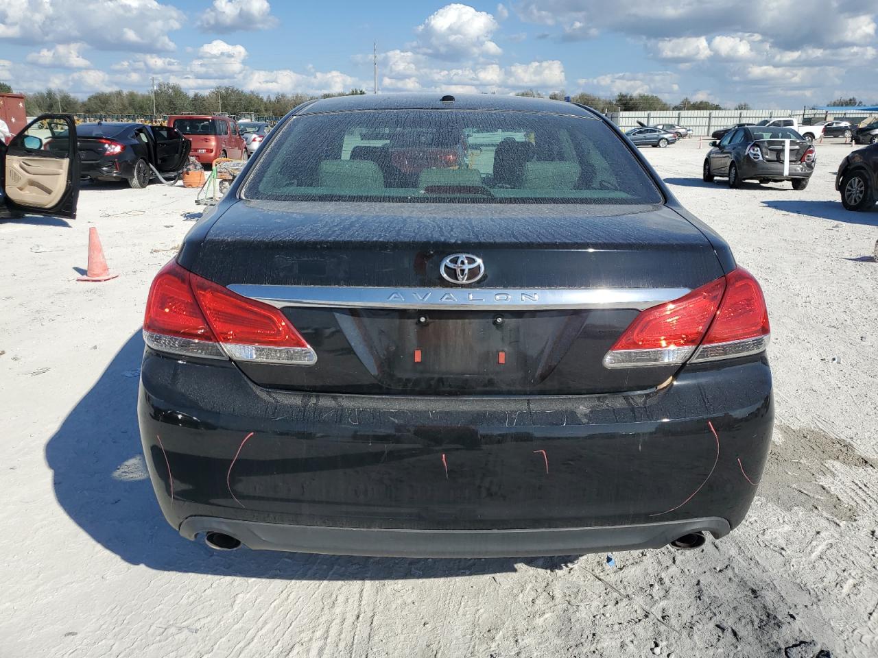 2011 Toyota Avalon - Image 6