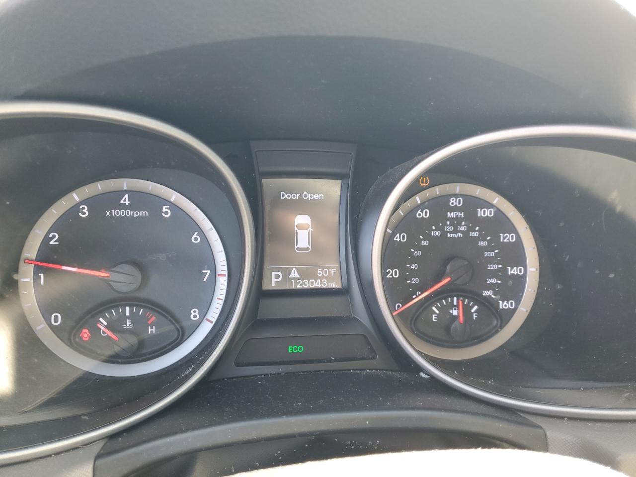2016 Hyundai Santa Fe - Image 9