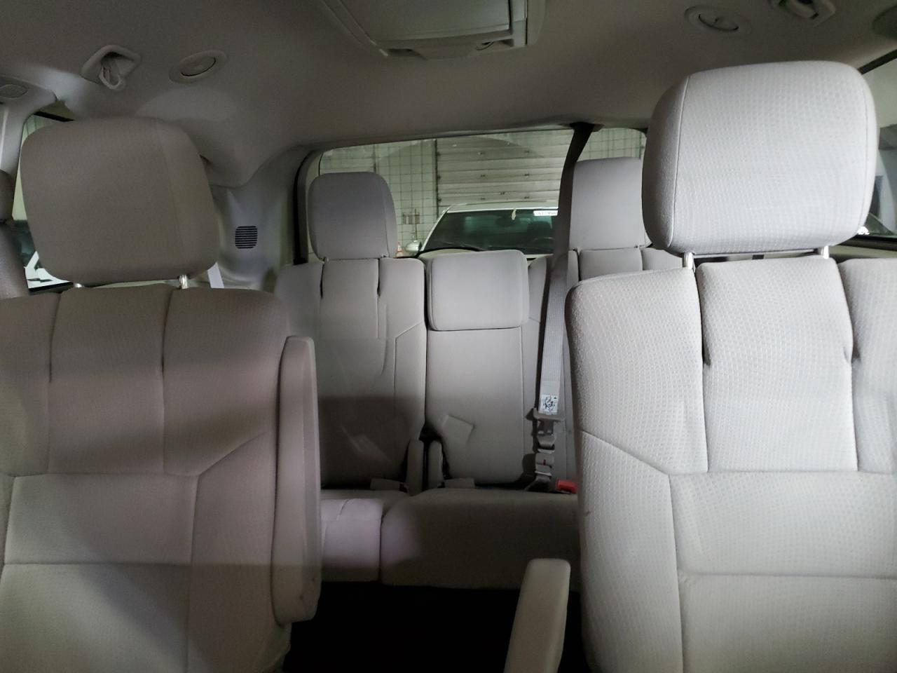 2012 Chrysler Town & Country - Image 10