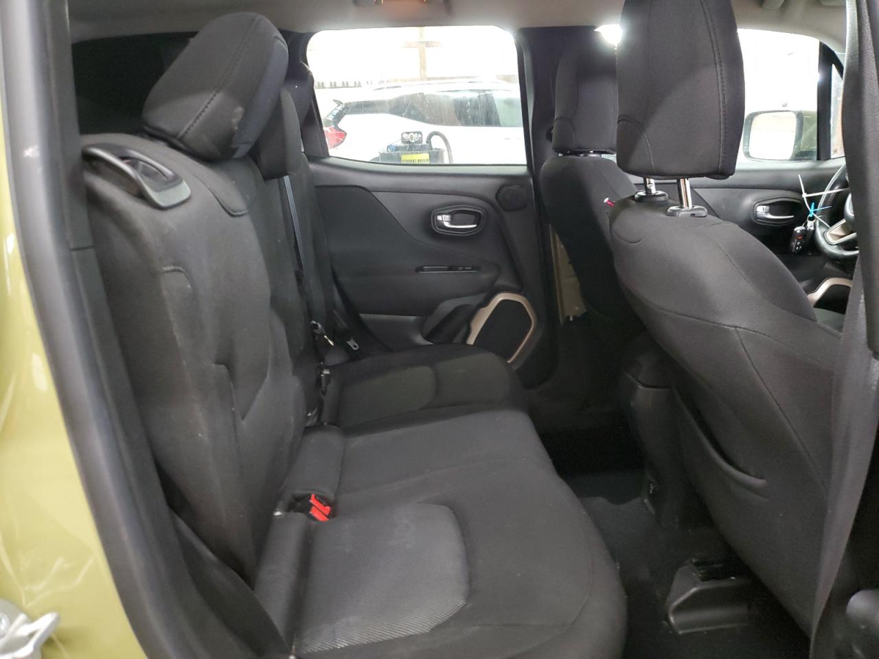 2015 Jeep Renegade - Image 11