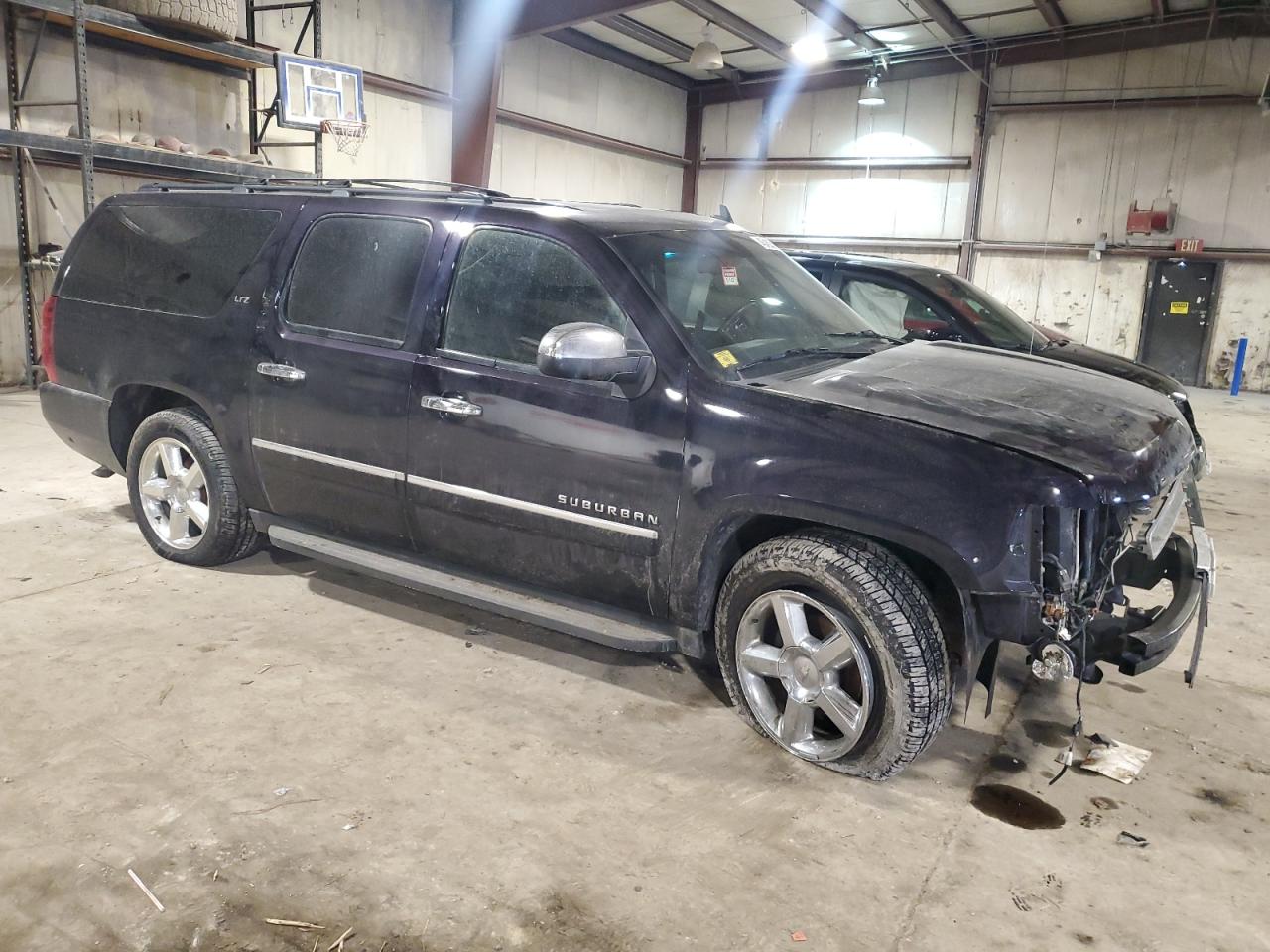 2014 Chevrolet Suburban - Image 4