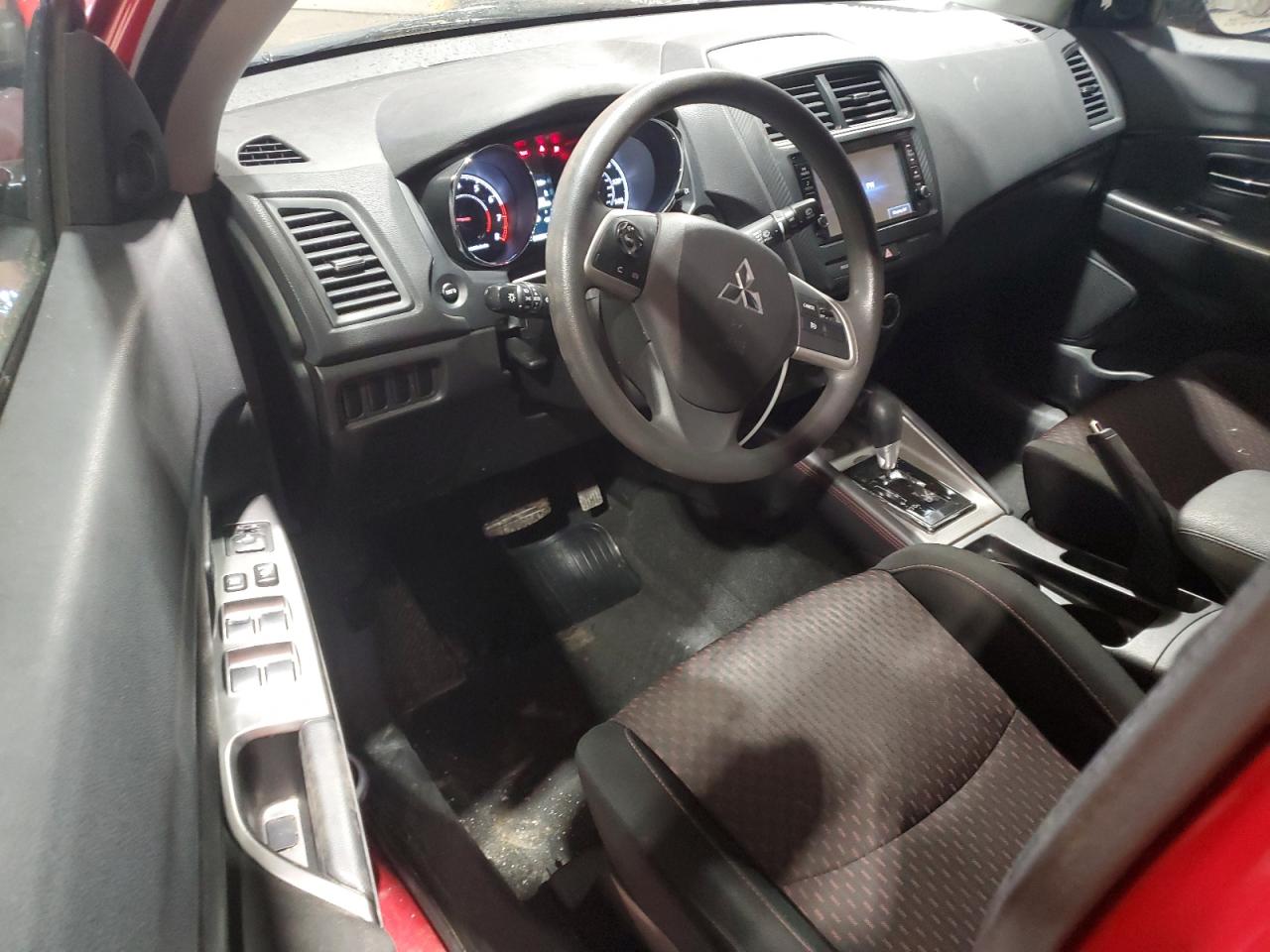 2018 Mitsubishi Outlander - Image 8