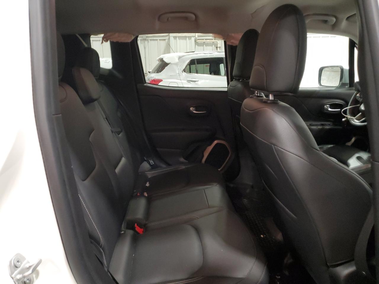 2017 Jeep Renegade - Image 11