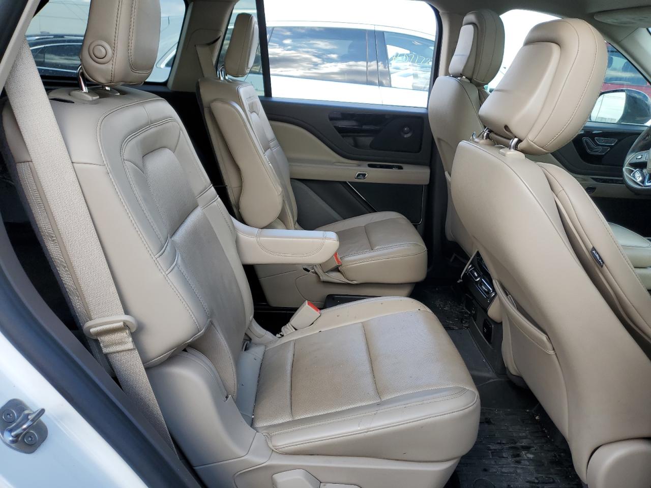 2020 Lincoln Aviator - Image 10