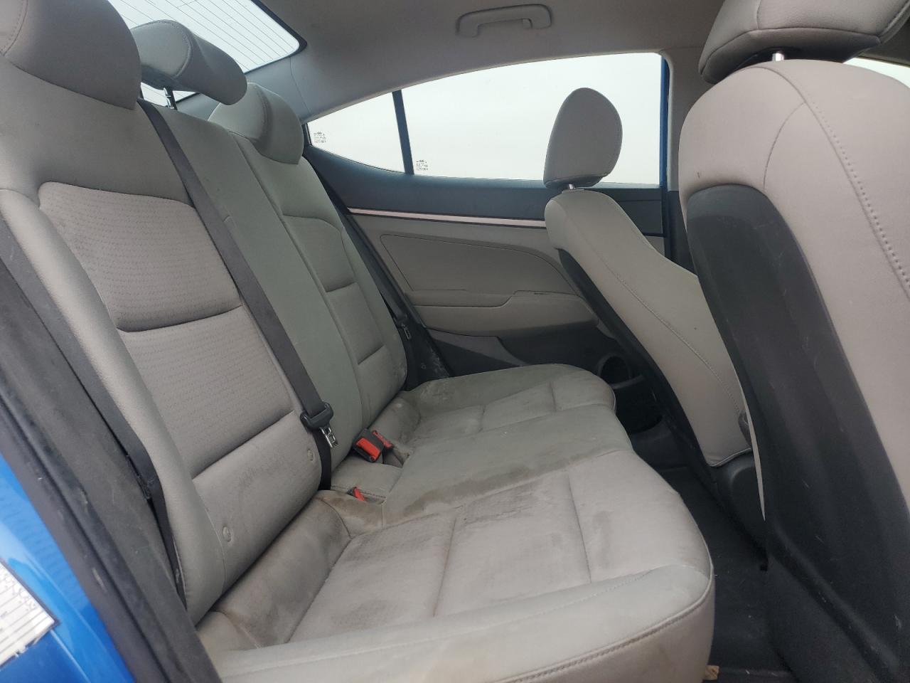 2017 Hyundai Elantra - Image 10