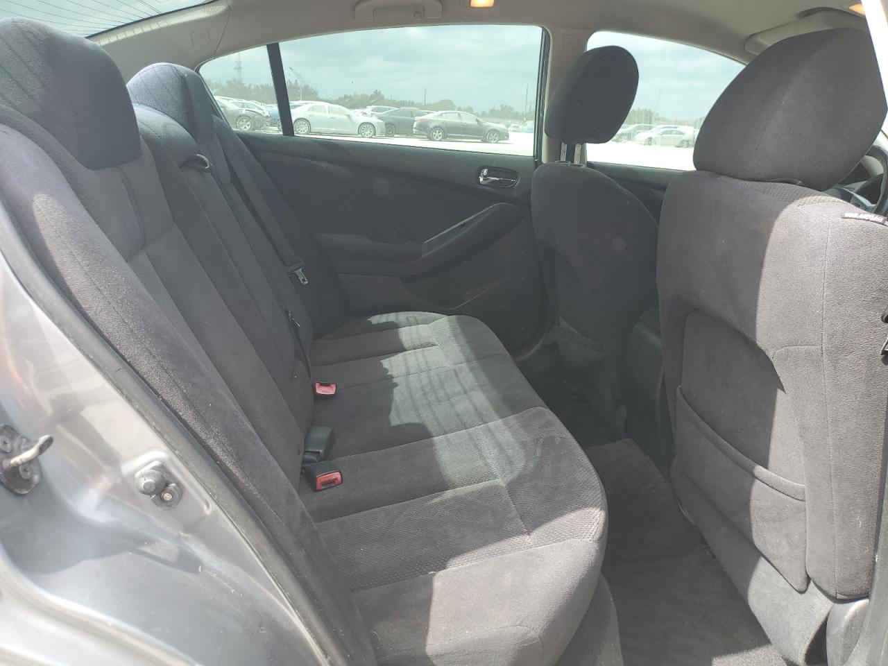 2009 Nissan Altima - Image 10