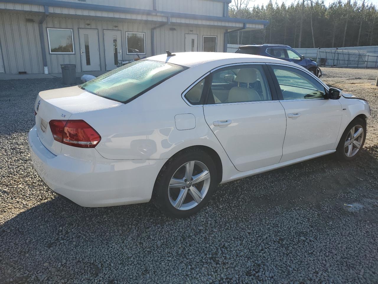 2015 Volkswagen Passat - Image 3