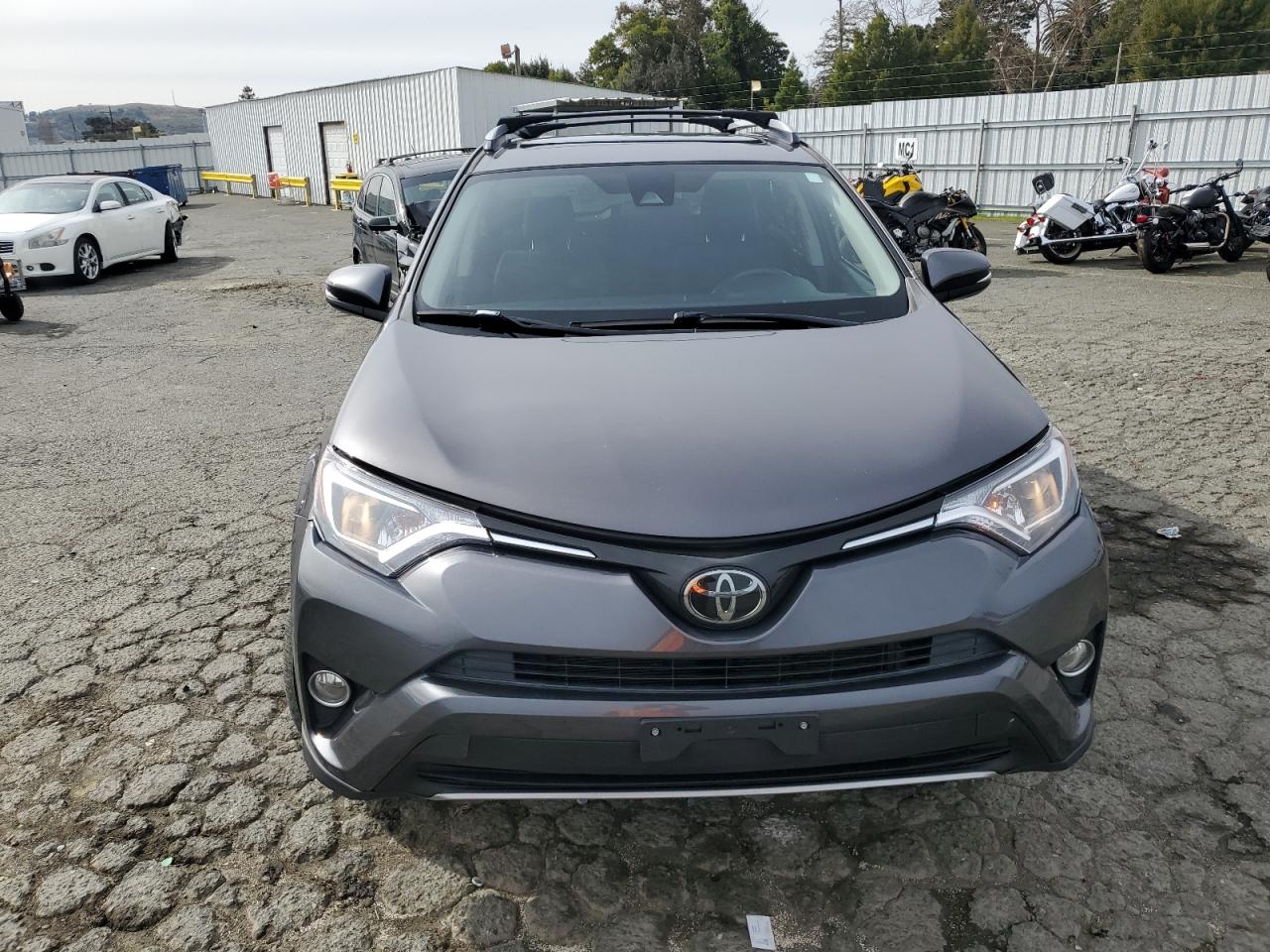 2018 Toyota RAV 4 - Image 5