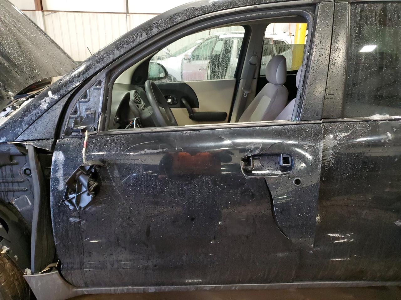 2004 Saturn VUE - Image 7