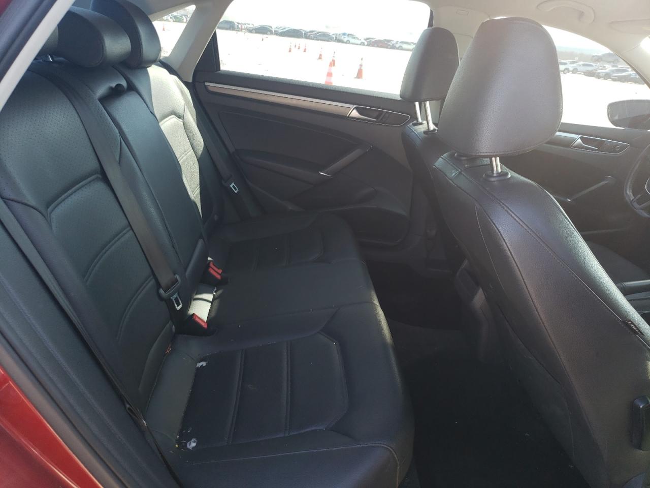 2016 Volkswagen Passat - Image 10