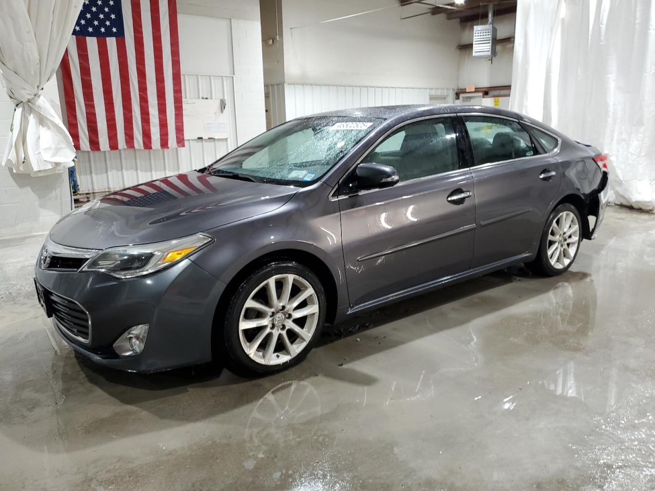 2015 Toyota Avalon - Image 1