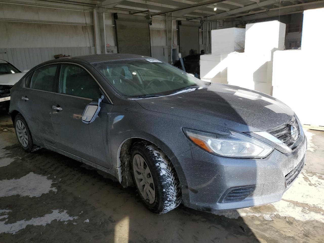 2017 Nissan Altima - Image 4