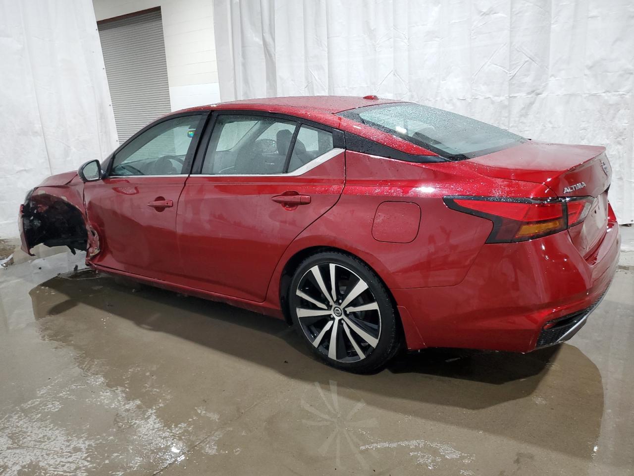 2020 Nissan Altima - Image 2