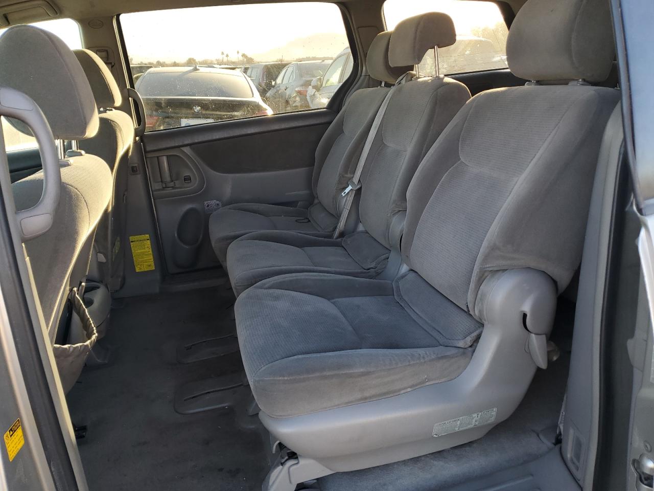 2004 Toyota Sienna - Image 11